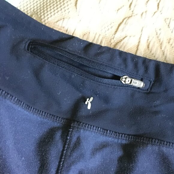 White-Capped Waves Cropped Yoga Pants - Picture 5 of 11